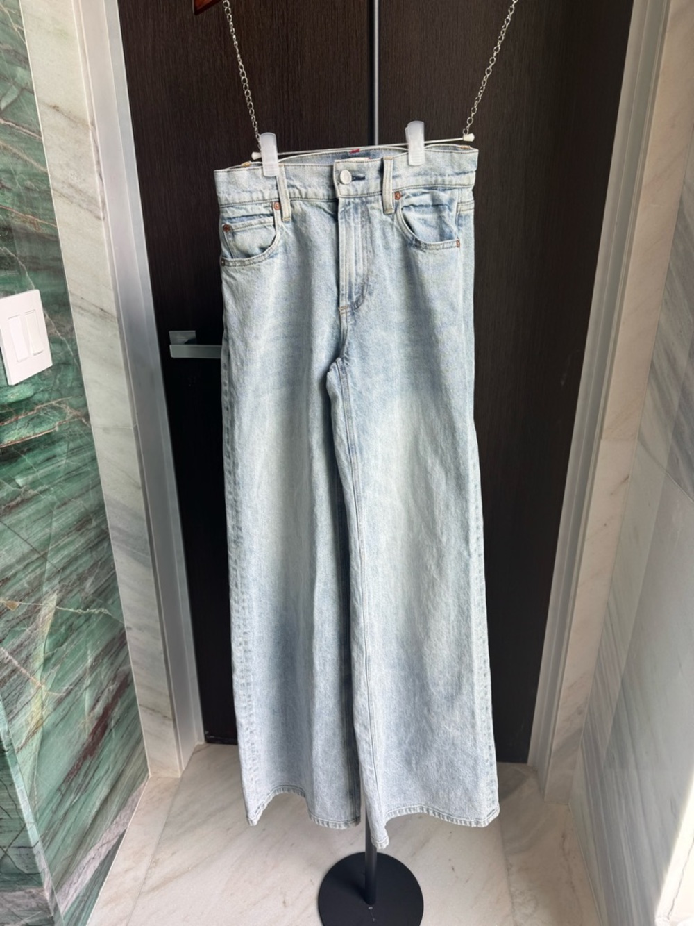 alice + olivia Women's Weezy Full Length Jeans Size 24 - Picture 5 of 8